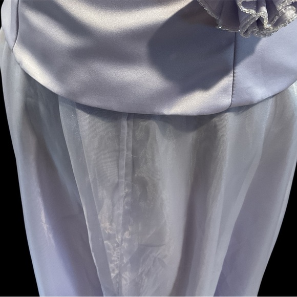 DAVIDS BRIDAL LAVENDER HALTER PROM DRESS IN SIZE 2 WORN ONCE GREAT CONDI… - Picture 4 of 6